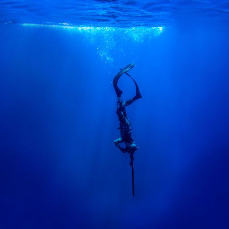 Breath hold diver descending